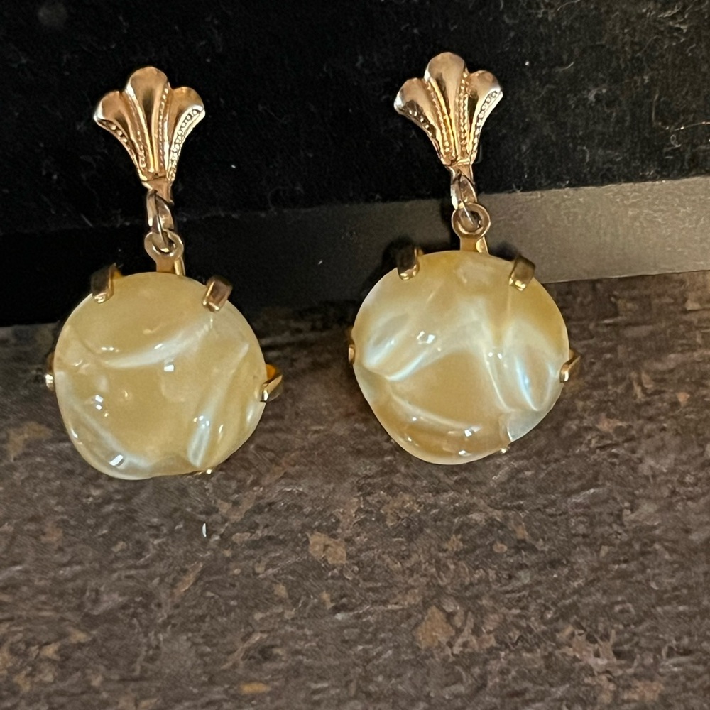 Elegant lucite screw back earrings